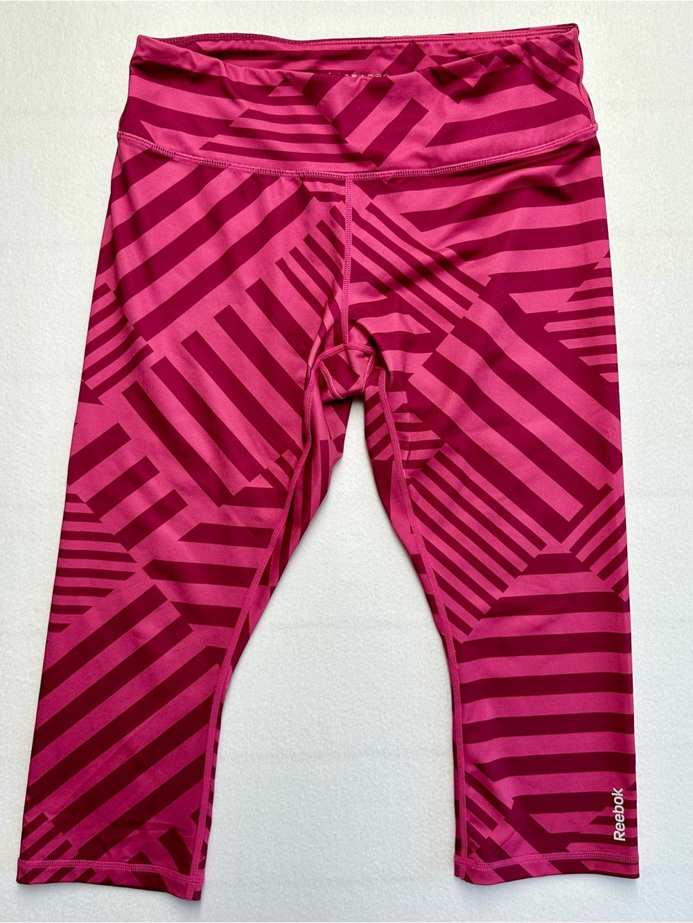 Reebok Women’s Large Hot Pink Geometric Athletic Capri Performance Leggings